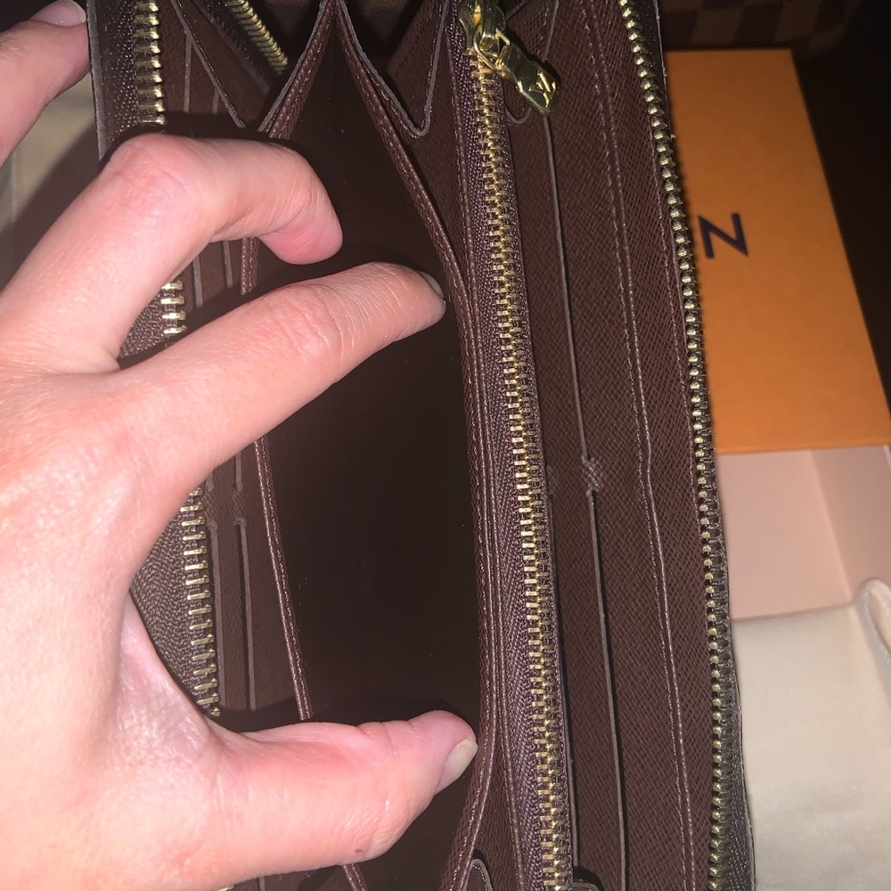 💯 Authentic LV Zippy Wallet- Additional Pics! - Picture 3 of 8